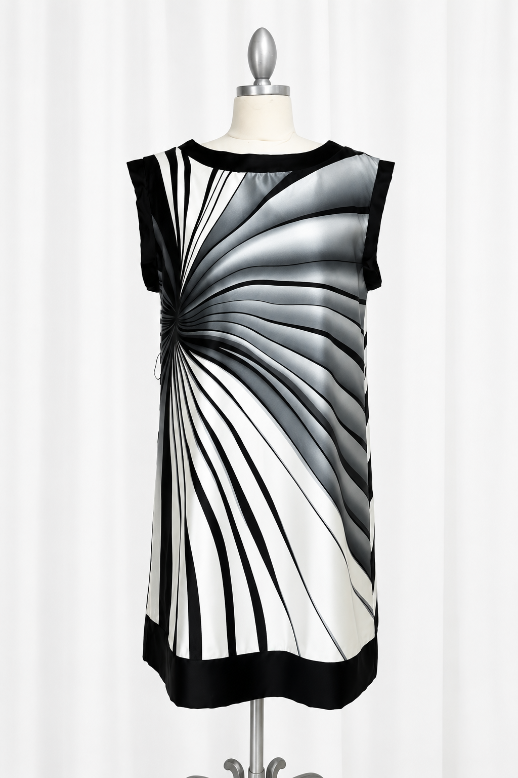 NWT! 2010 Dress Sunburst Graphic Print Black and Silver 2XL